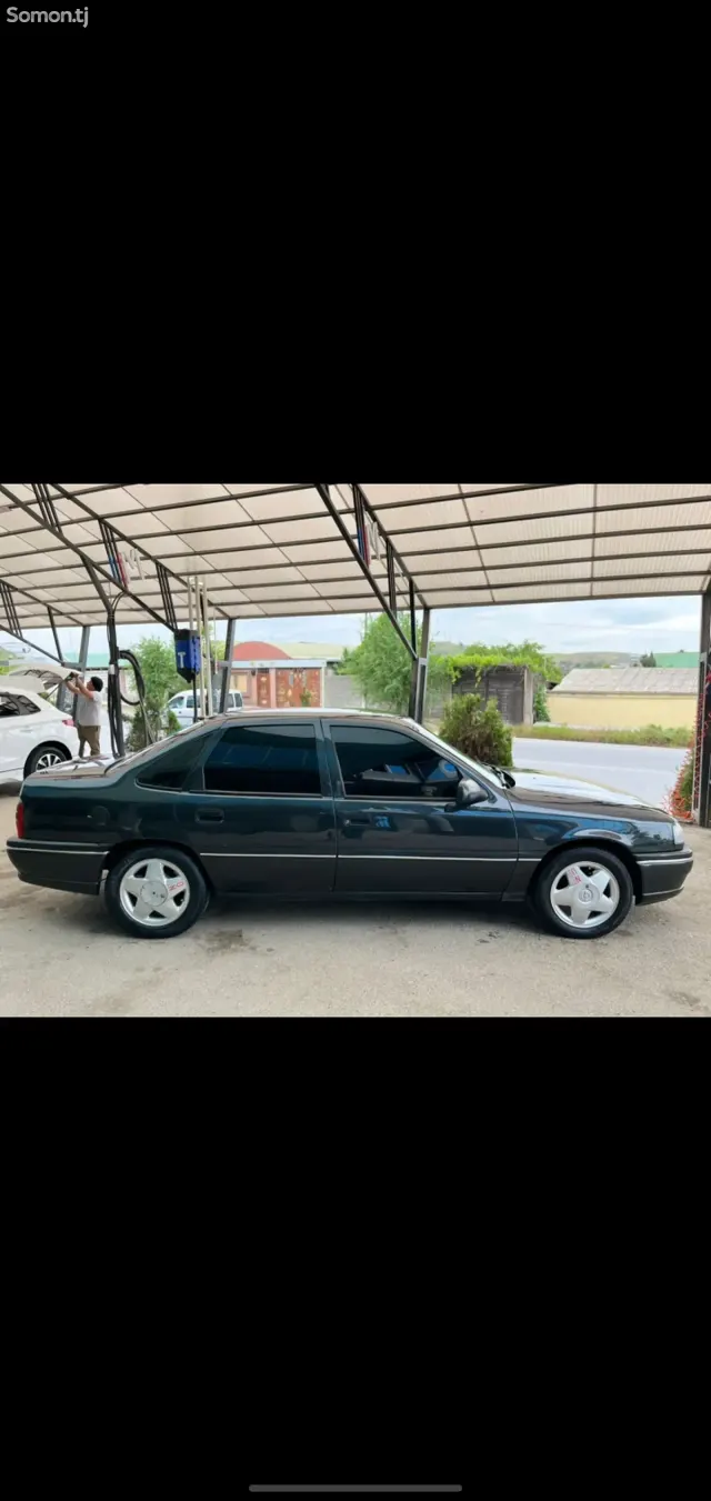 Opel Vectra A 1992 · 1.6 MT