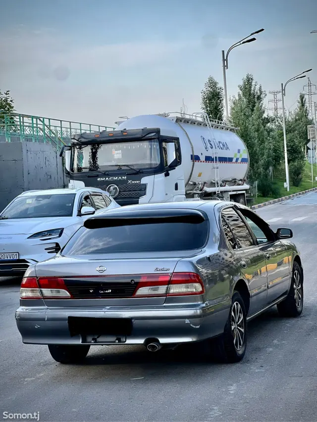 Nissan Maxima 1998 · 2.0 AT