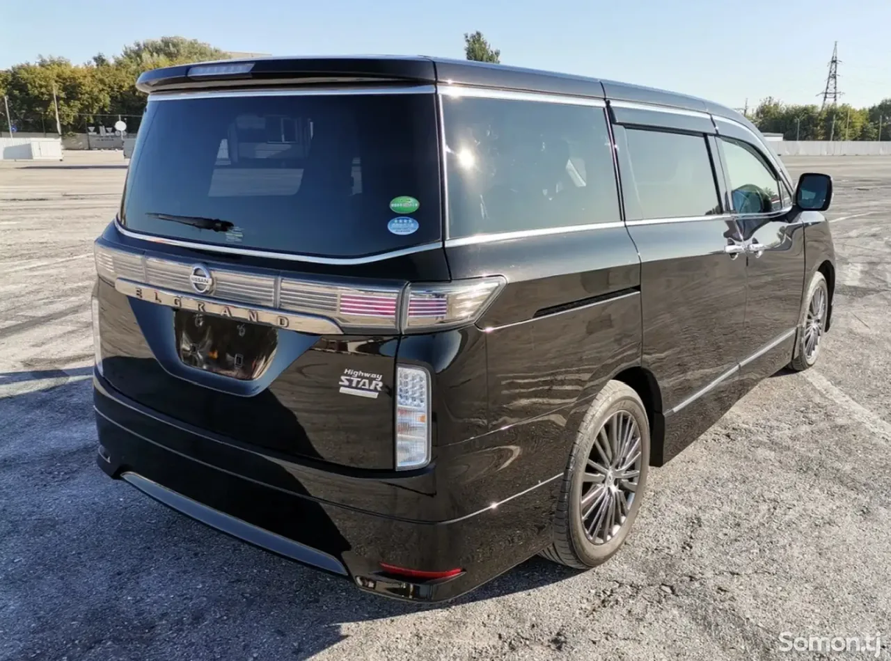 Nissan Elgrand 2015 · 2.5 CVT