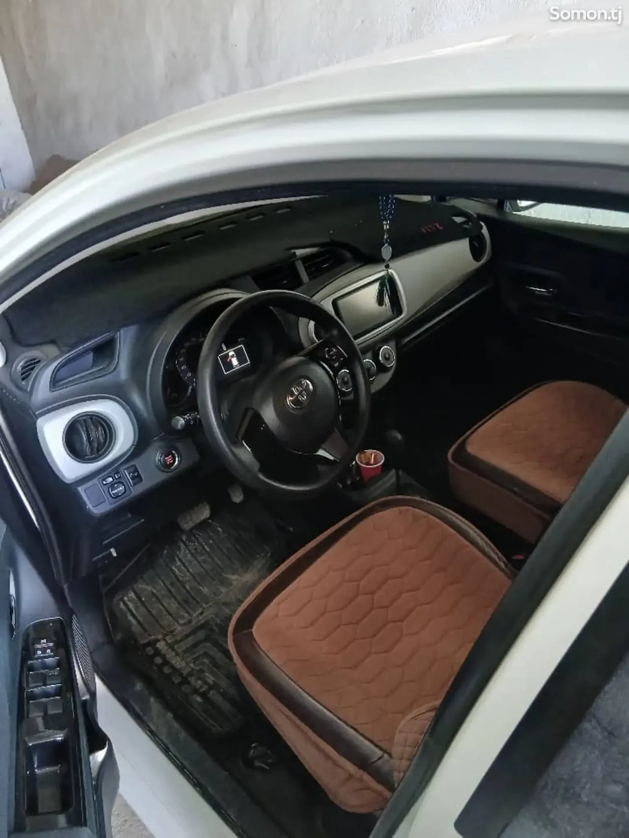 Toyota Vitz 2015 · 1.3 AT