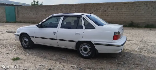 Daewoo Nexia 1995 · 1.6 MT