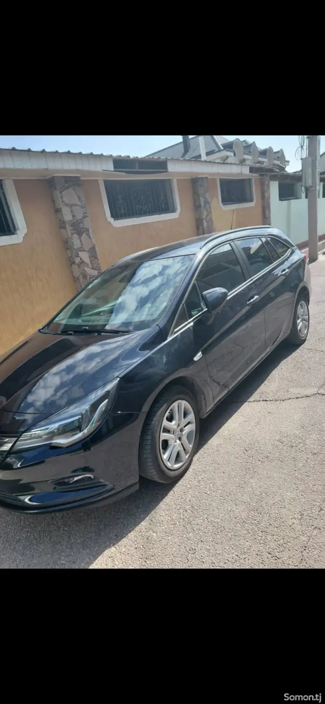 Opel Astra K 2018 · 1.0 MT