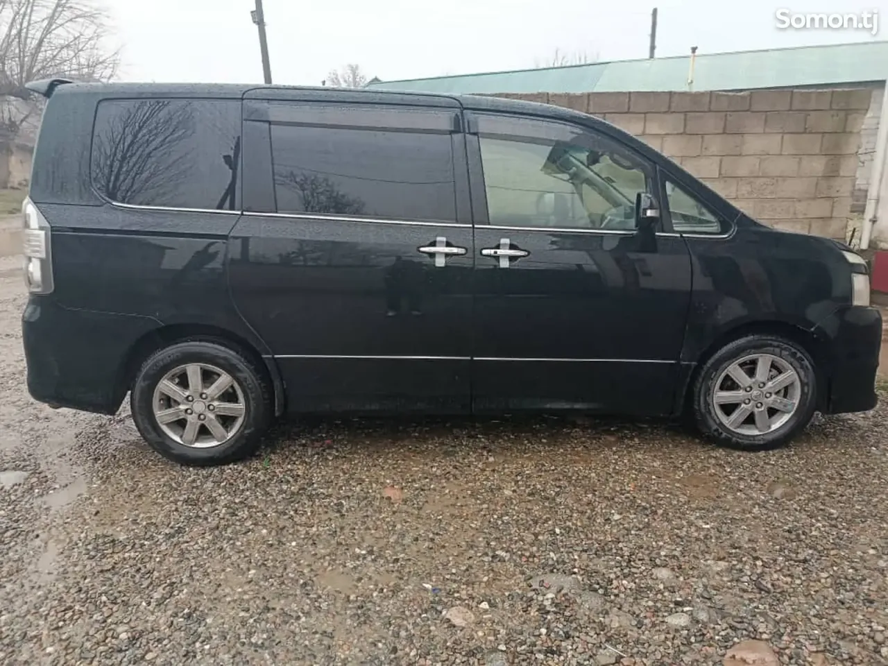 Toyota Voxy 2010 · 2.4 AT