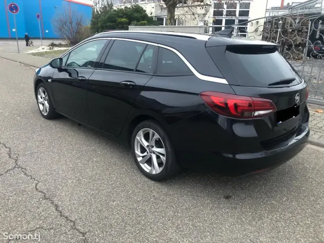 Opel Astra K 2017 · 1.6 AT