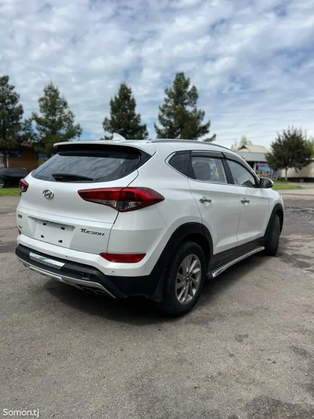 Hyundai Tucson 2016 · 1.6 AT