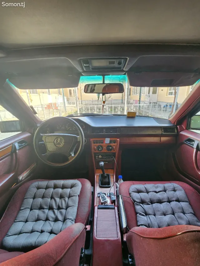 Mercedes-Benz W124 1991 · 2.0 MT