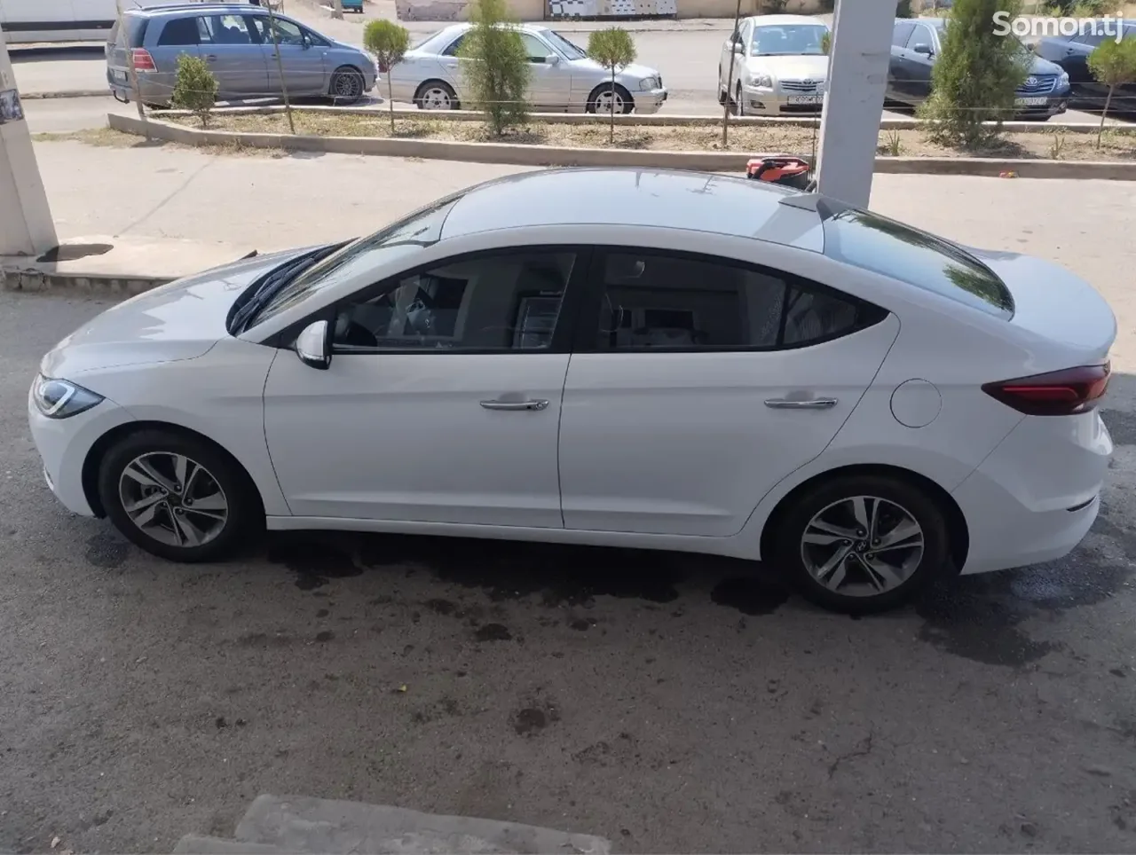 Hyundai Avante 2018 · 1.6 AT