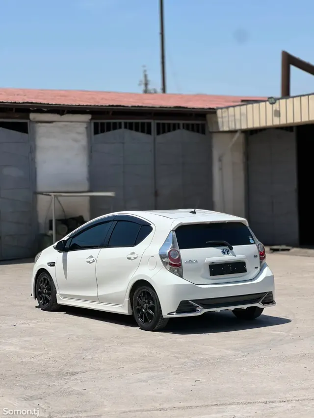 Toyota Aqua 2014 · 1.5 AT