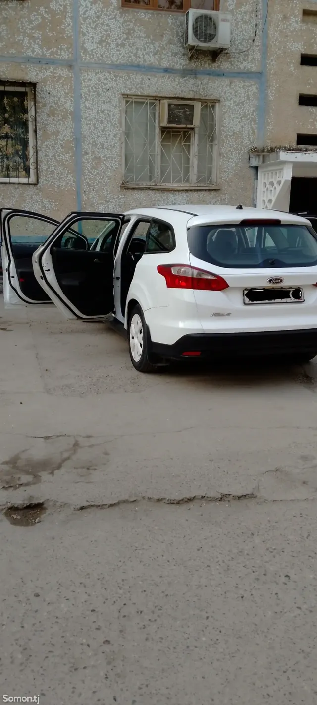 Ford Focus 2013 · 1.6 MT
