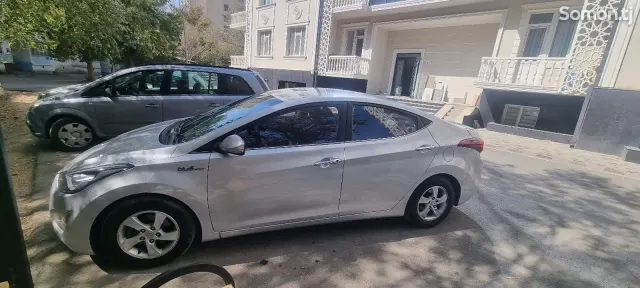 Hyundai Avante 2014 · 1.6 AT