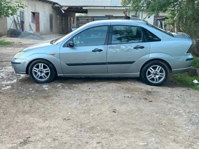 Ford Focus 2003 · MT