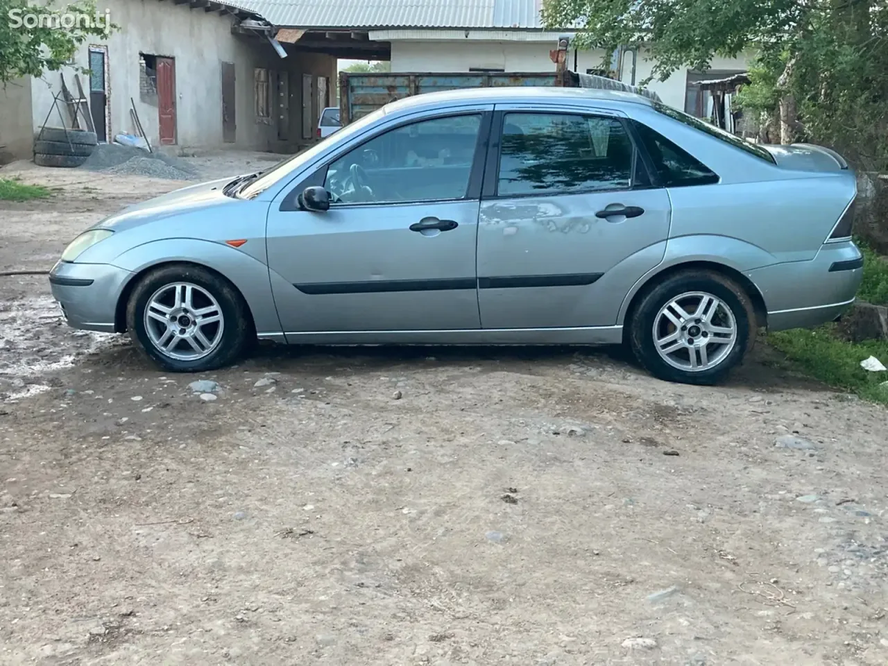 Ford Focus 2003 · MT