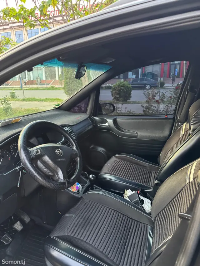 Opel Zafira 2000 · 1.8 MT