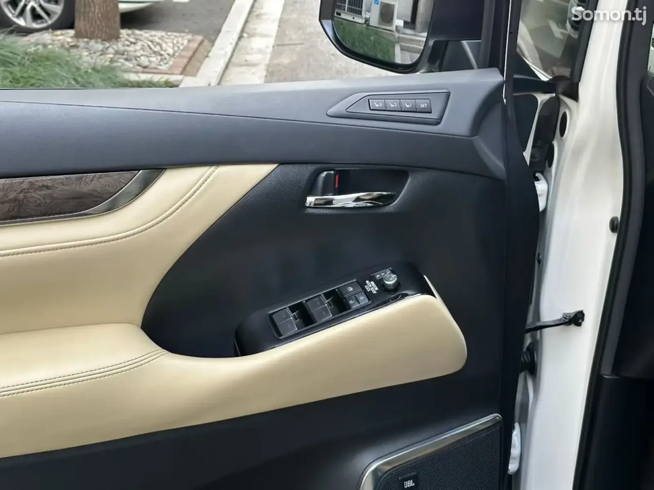Toyota Alphard 2023 · 2.5 AT