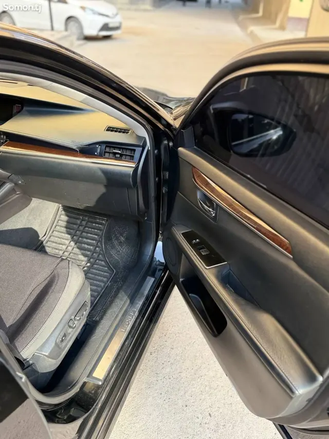 Lexus ES series 2016 · 3.5 AT