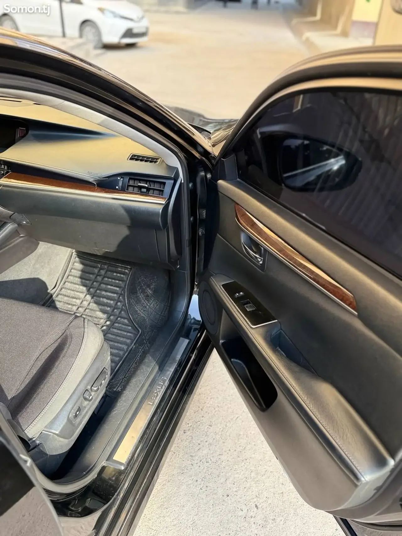 Lexus ES series 2016 · 3.5 AT