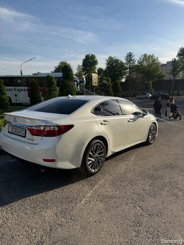Lexus ES series 2013 · 3.5 AT