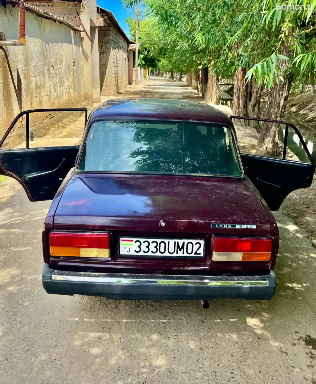 Lada (ВАЗ) 2107 2005 · 1.6 MT