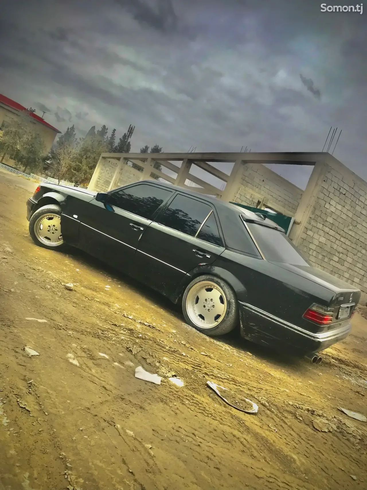 Mercedes-Benz W124 1990 · 2.0 AT