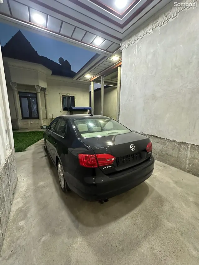 Volkswagen Jetta 2012 · 2.0 AT