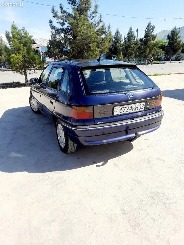 Opel Astra F 1993 · 1.6 MT