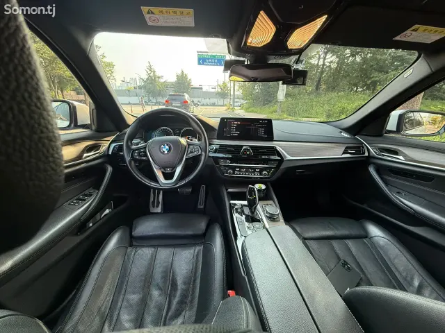 BMW 5 series 2017 · AT