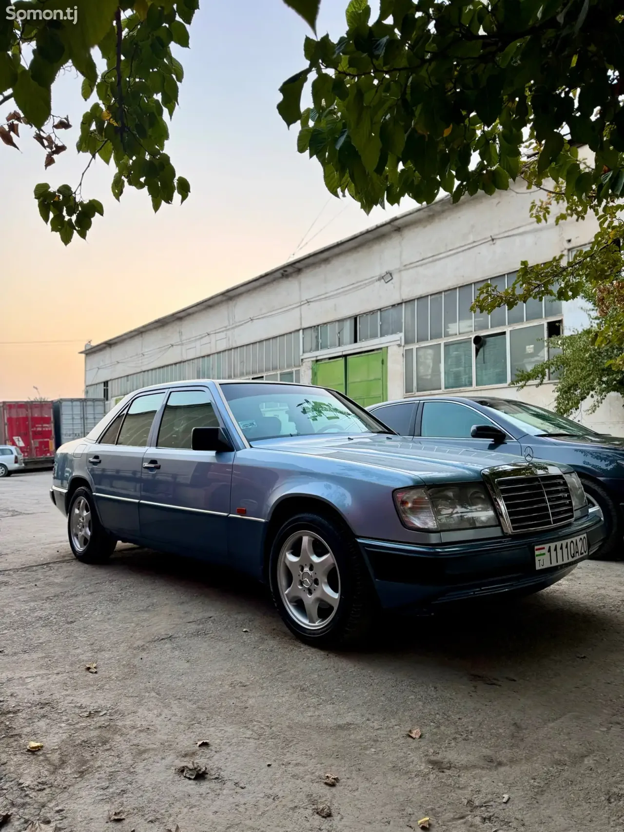 Mercedes-Benz W124 1994 · 3.2 AT