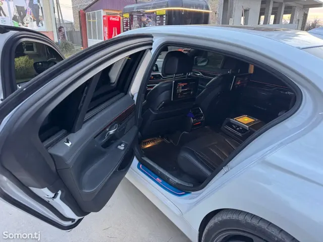 BMW 7 series 2017 · 3.0 AT