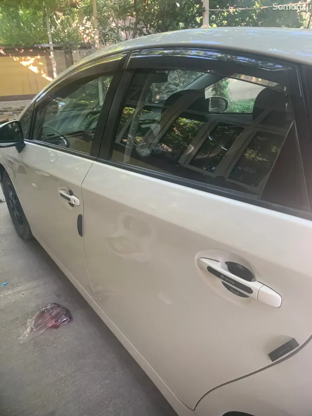 Toyota Prius 2014 · 1.8 AT