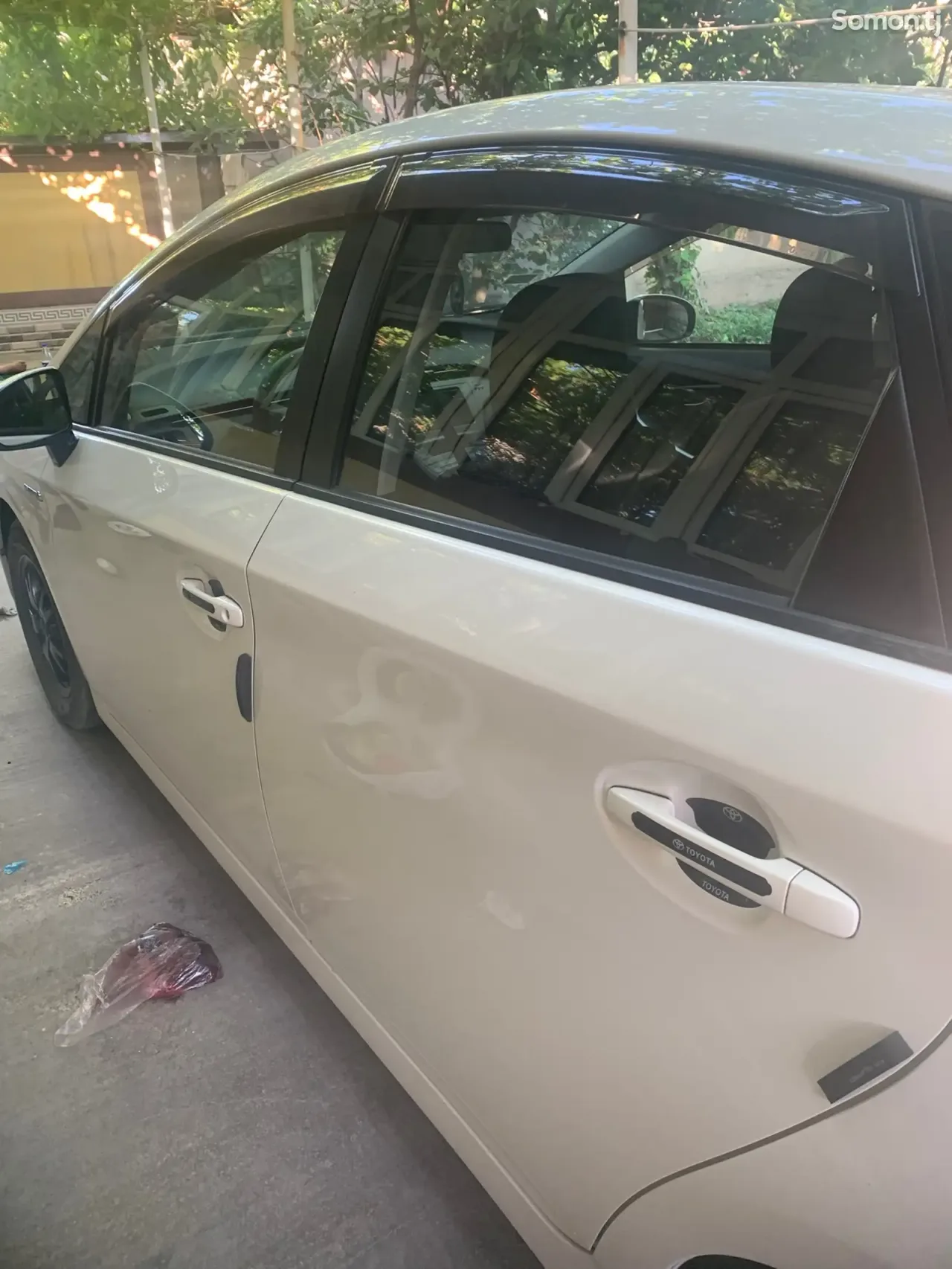 Toyota Prius 2014 · 1.8 AT