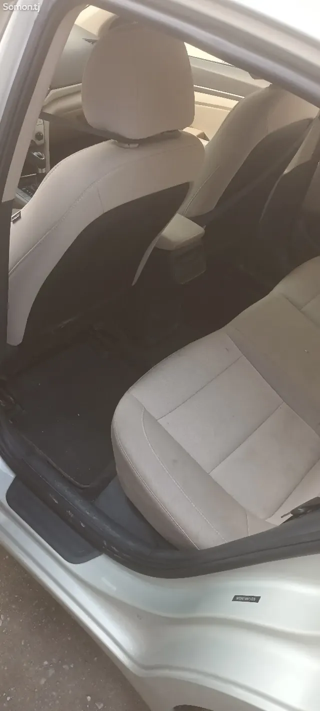 Hyundai Elantra 2017 · 2.0 AT