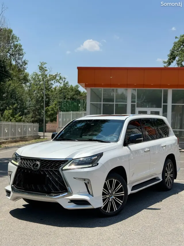Lexus LX series 2018 · 5.7 AT