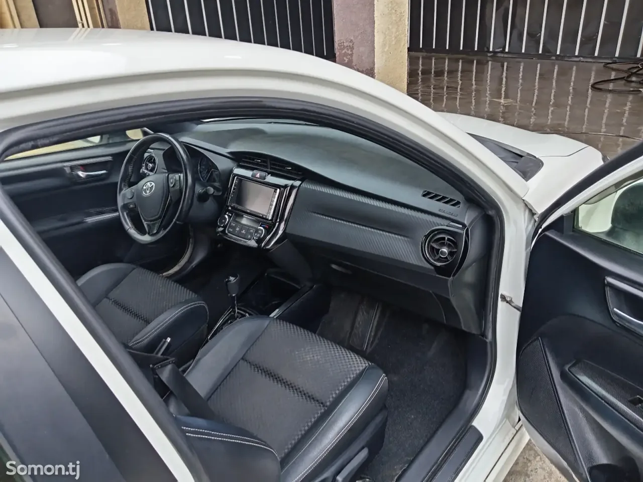 Toyota Fielder 2015 · 1.5 AT