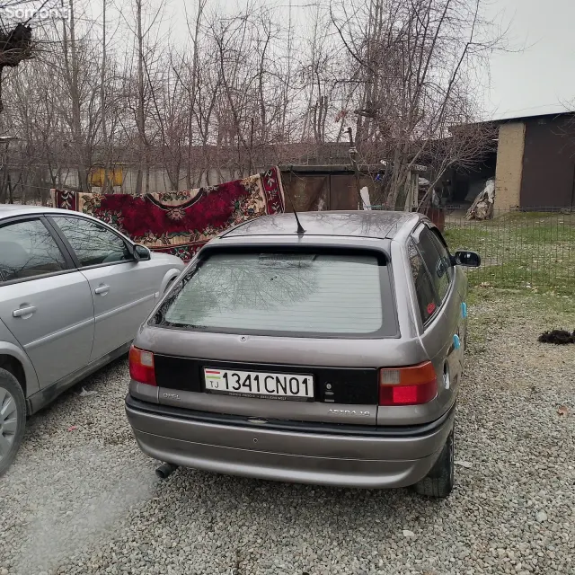 Opel Astra F 1993 · 1.6 MT