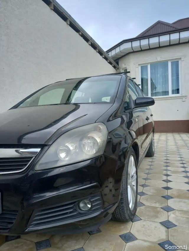 Opel Zafira 2007 · 1.9 MT