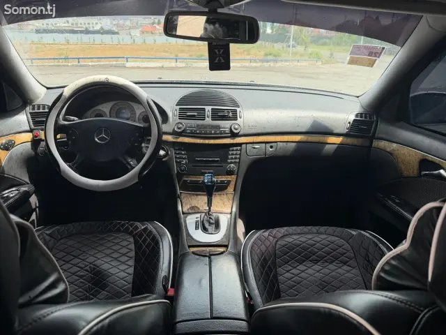 Mercedes-Benz E class 2004 · 2.2 AT