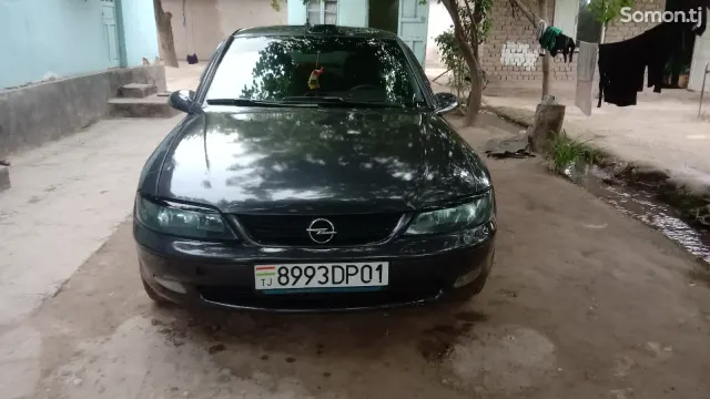 Opel Vectra B 1996 · 1.6 MT