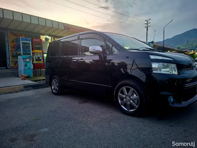 Toyota Voxy 2009 · 2.0 AT