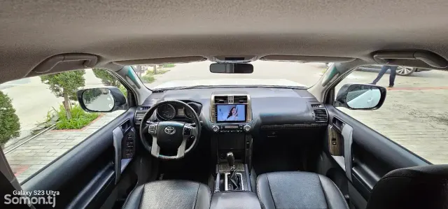 Toyota Land Cruiser Prado 2012 · 2.7 AT