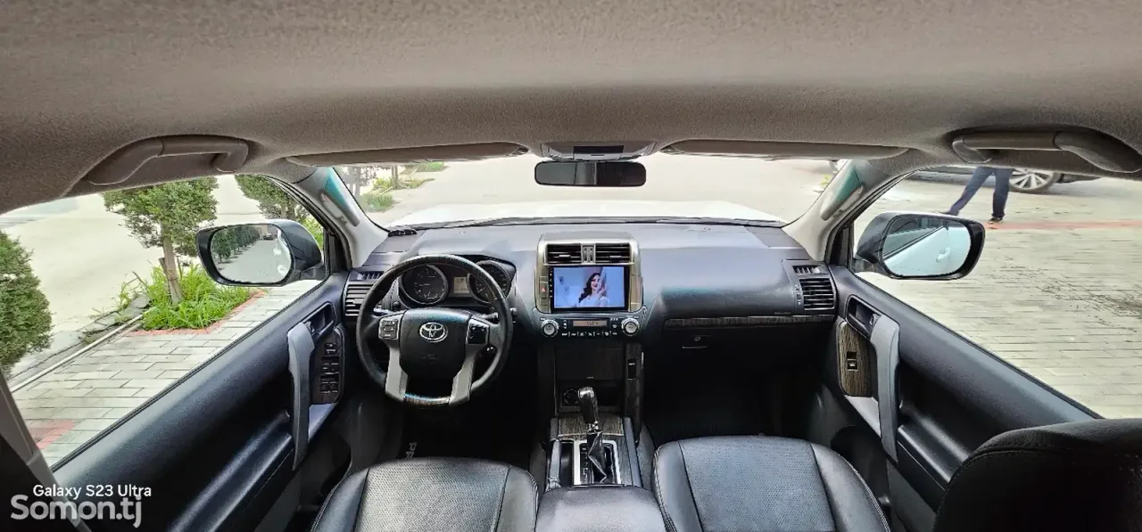 Toyota Land Cruiser Prado 2012 · 2.7 AT