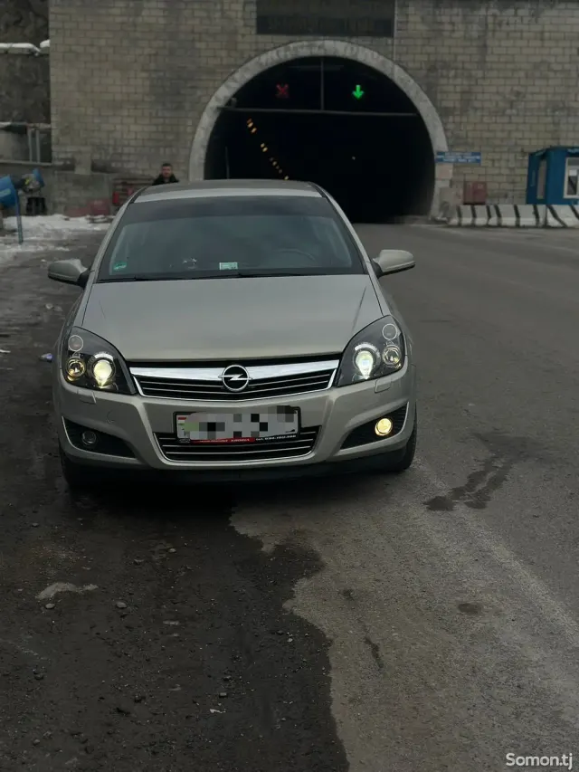 Opel Astra H 2009 · 1.8 AT