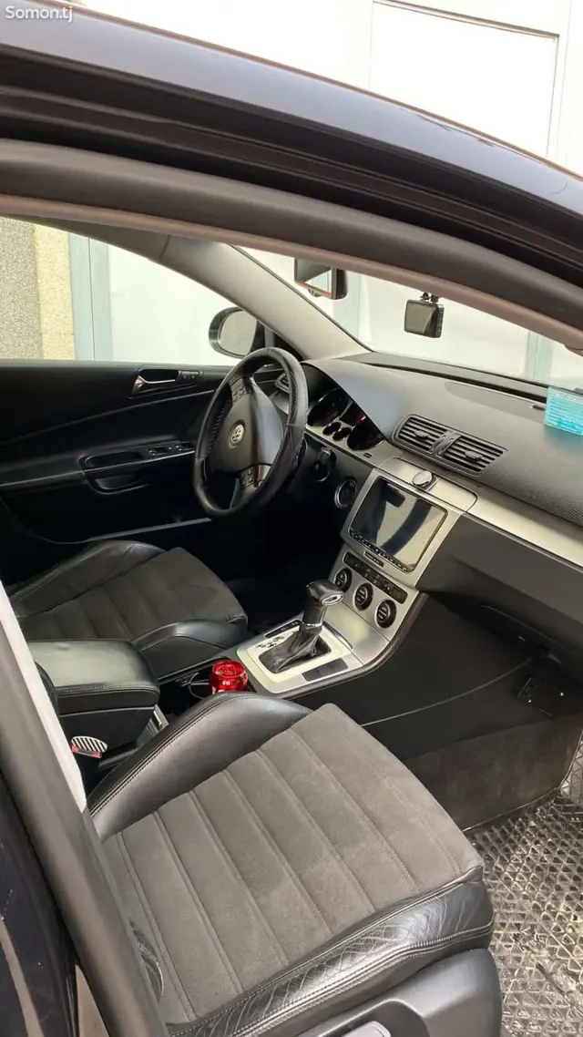 Volkswagen Passat 2008 · 2.0 AT