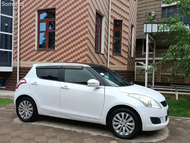 Suzuki Swift 2011 · AT