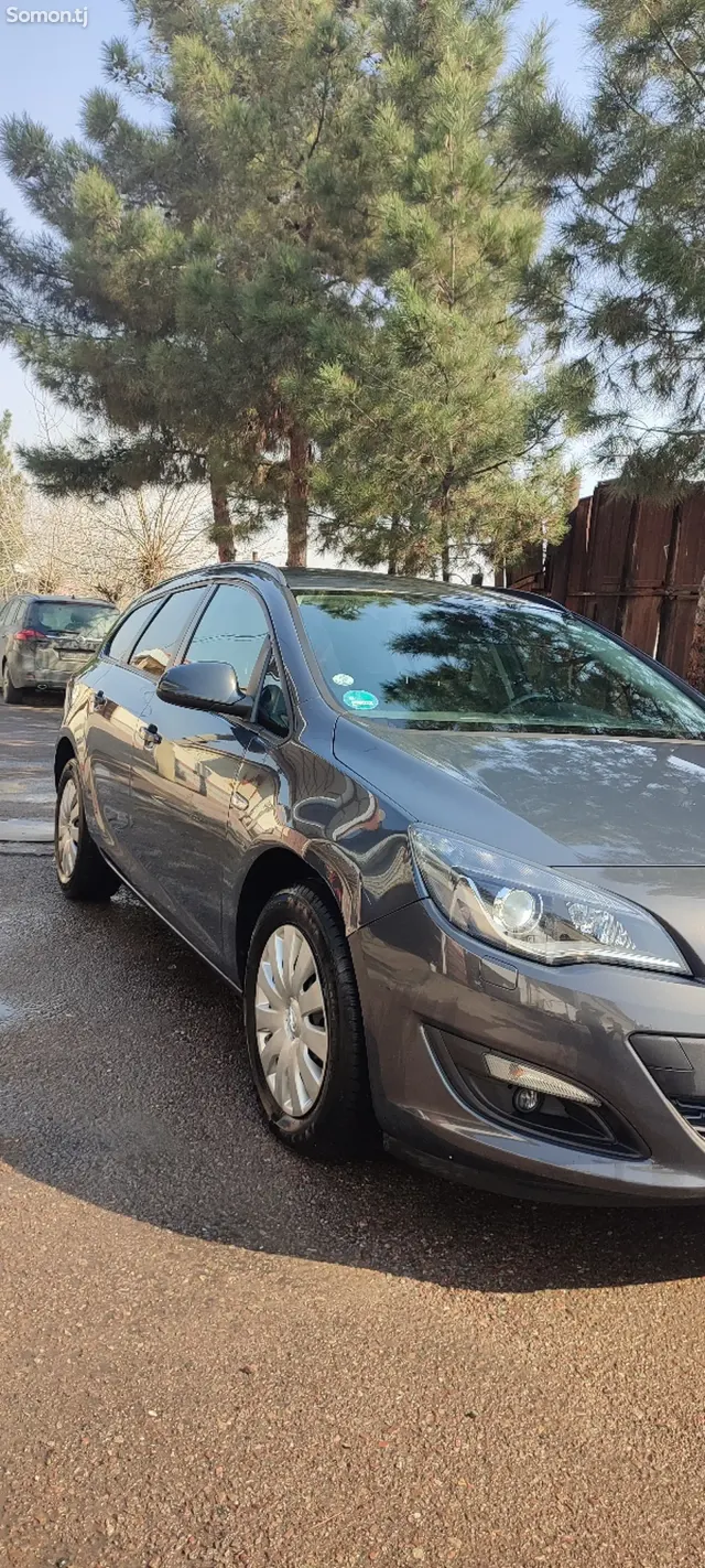 Opel Astra J 2014 · 1.6 MT