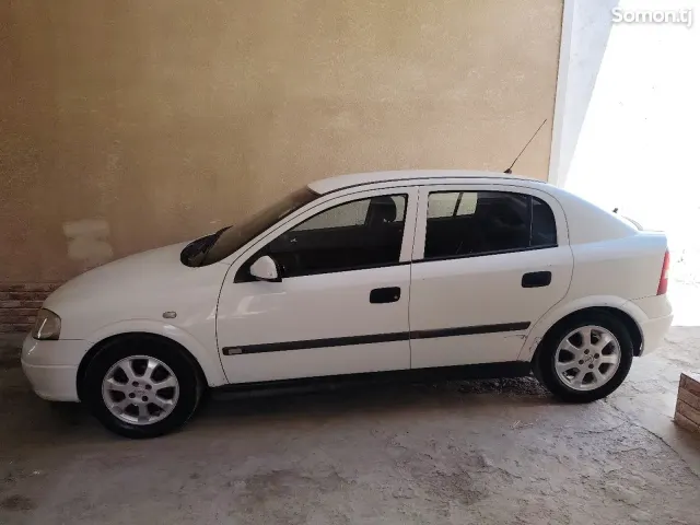 Opel Astra G 1999 · 1.6 MT