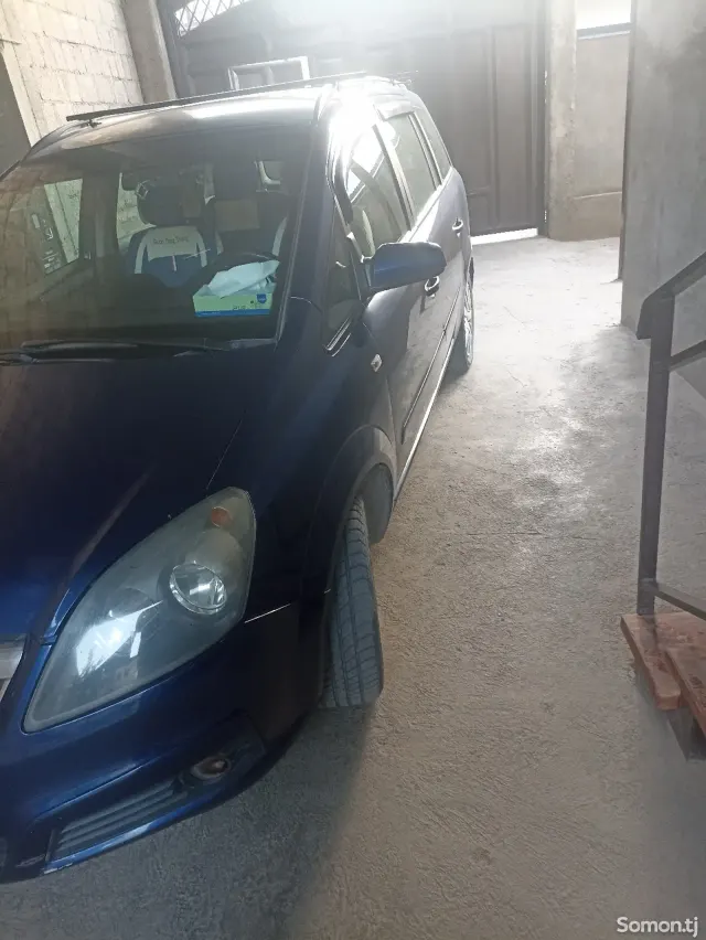 Opel Zafira 2006 · 1.6 MT