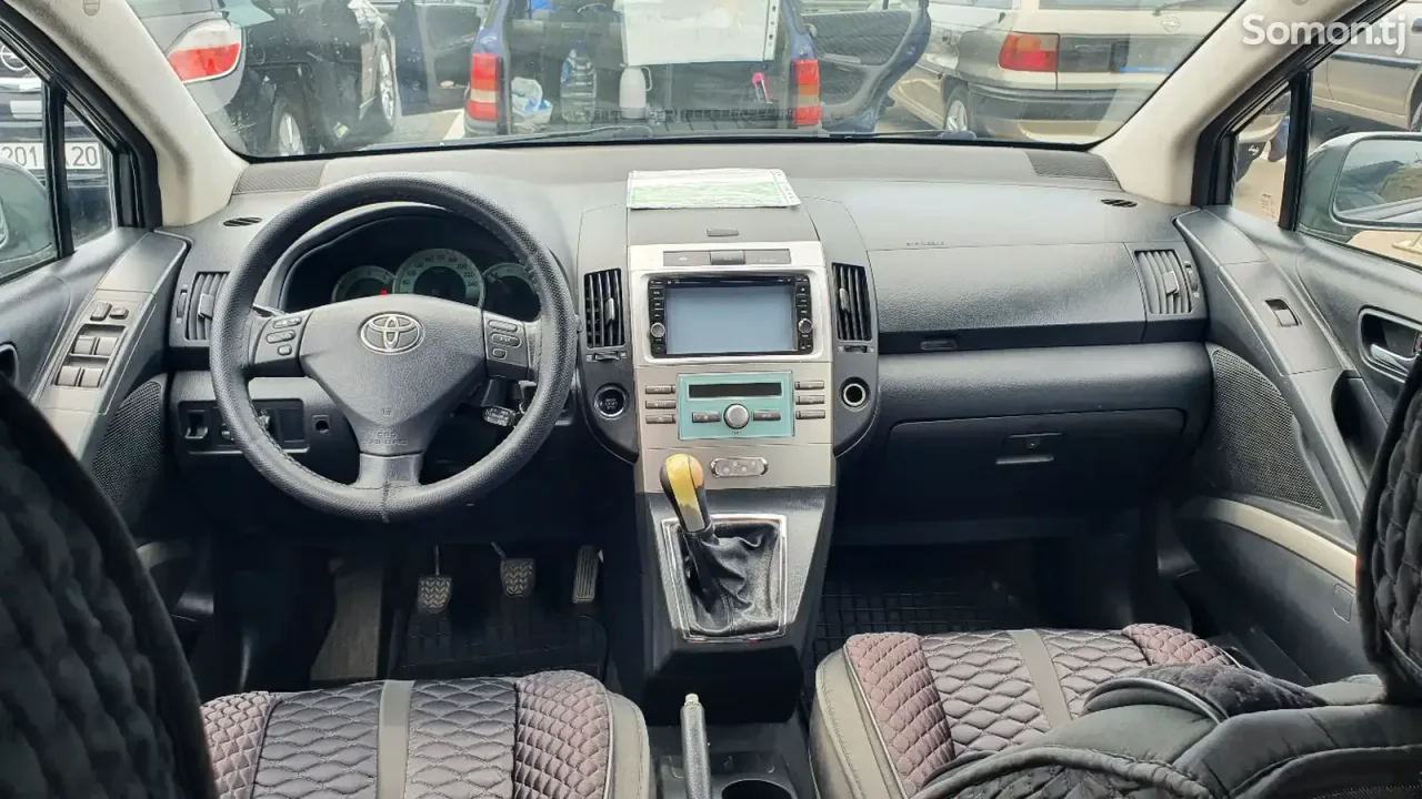 Toyota Avensis Verso 2007 · 2.2 MT