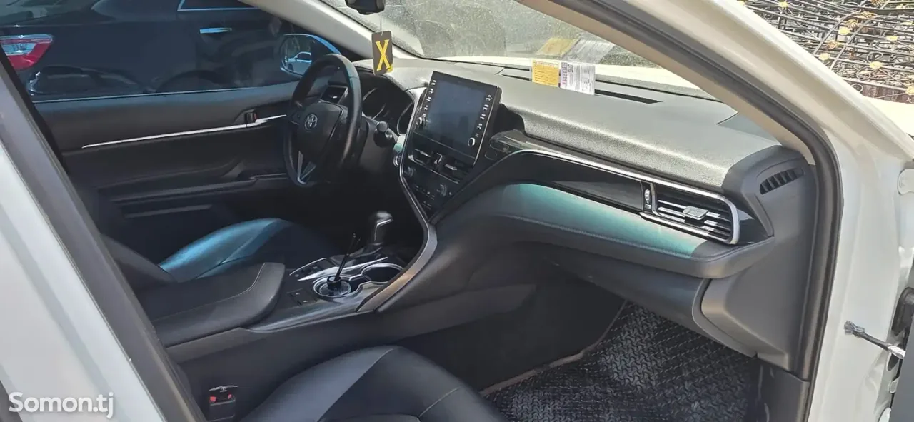 Toyota Camry 2022 · 2.5 AT