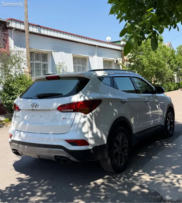 Hyundai Santa Fe 2016 · 2.0 AT
