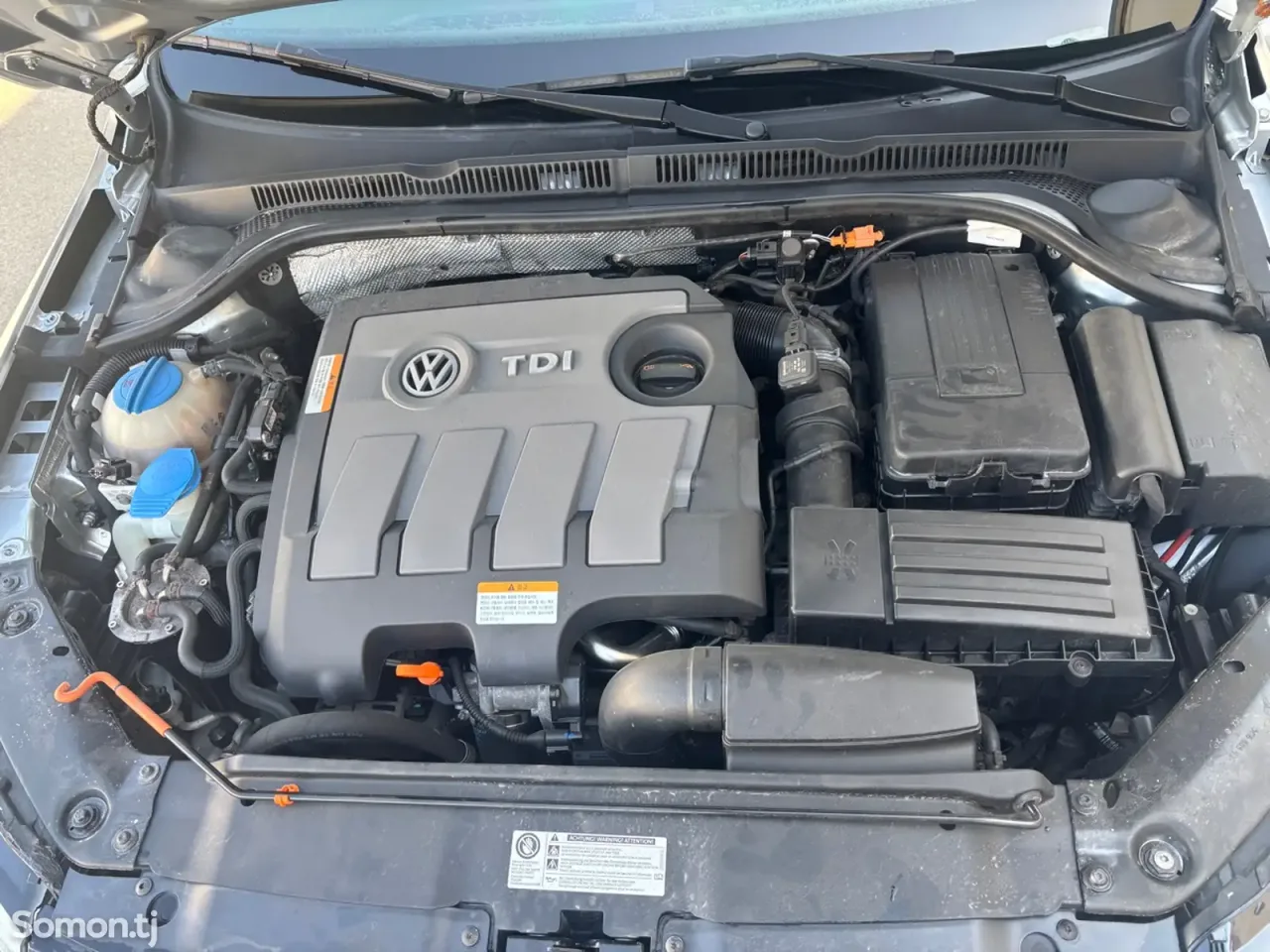 Volkswagen Jetta 2012 · 1.6 AT
